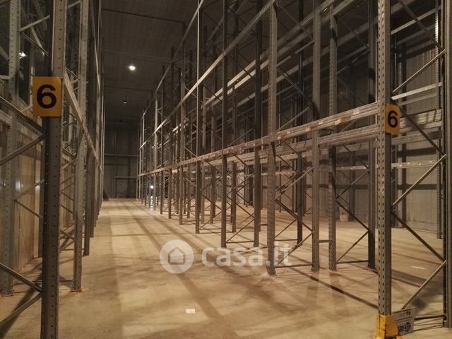 Capannone in commerciale in Zona Industriale