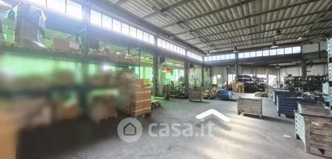 Capannone in commerciale in Via Fonte Fano 15