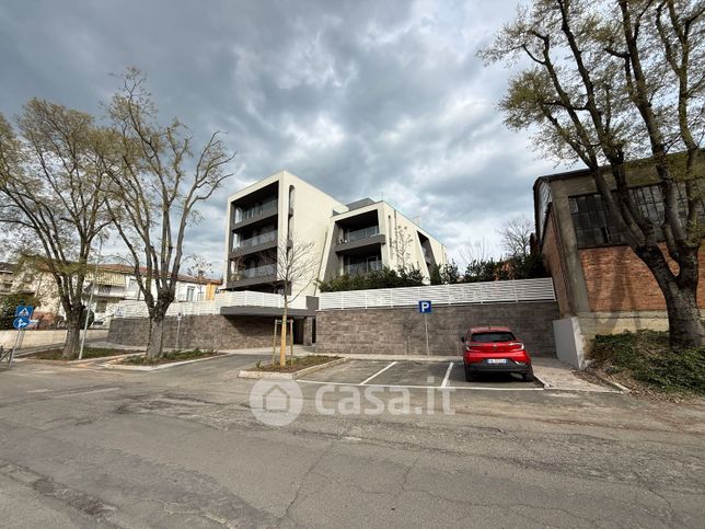 Appartamento in residenziale in Via Vandelli 56