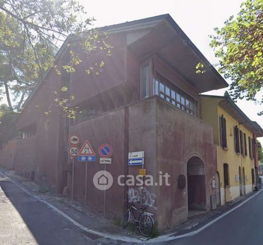Casa bi/trifamiliare in residenziale in Via Covignano