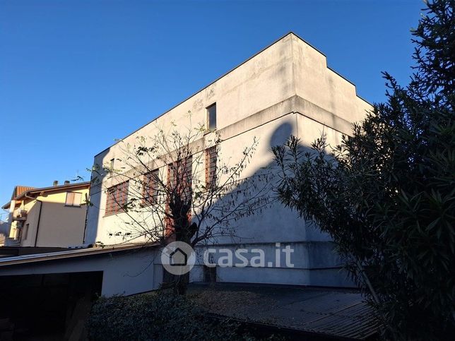 Capannone in commerciale in Via Po 83