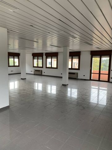Ufficio in commerciale in Via Venezia