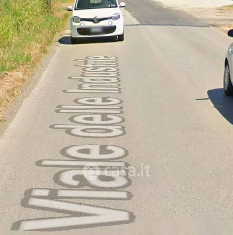 Capannone in commerciale in Viale delle Industrie 54