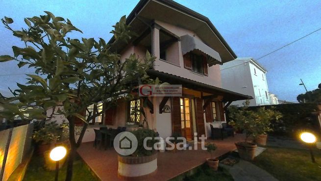 Casa indipendente in residenziale in Via Duca D'Aosta