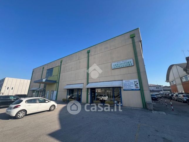 Capannone in commerciale in Via Silvio Pellico 14