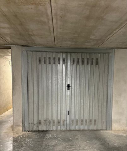 Garage/posto auto in residenziale in Via IV Novembre 31