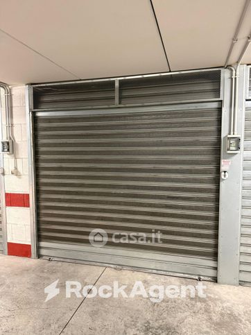 Box/posto auto in residenziale in Via Giacinto Pullino 81 a