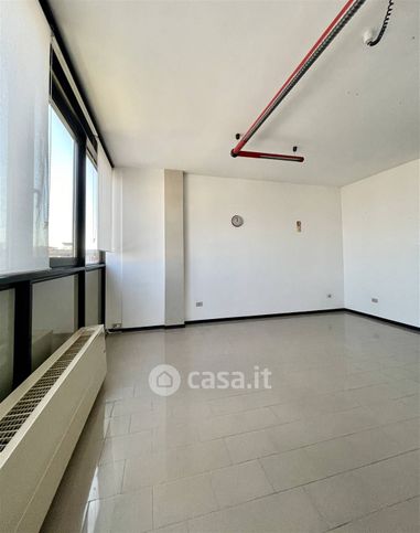 Ufficio in commerciale in 