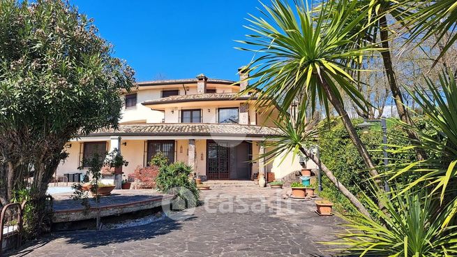 Villa in residenziale in Via Colle San Pietro 60