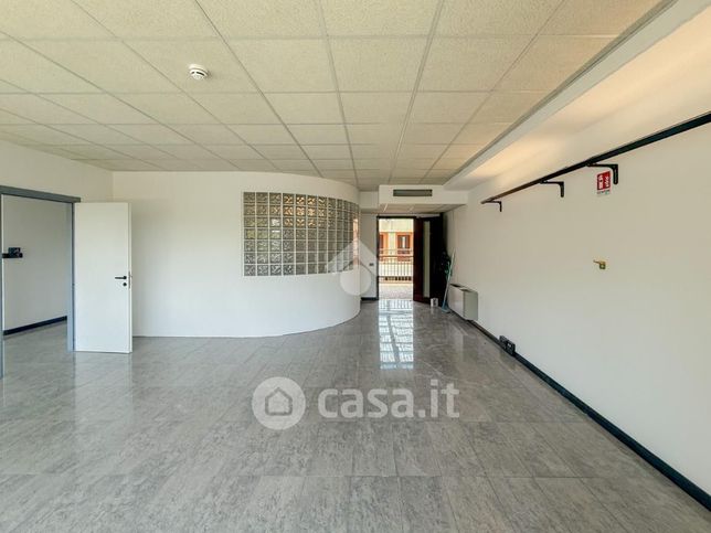 Ufficio in commerciale in Via Provinciale 2