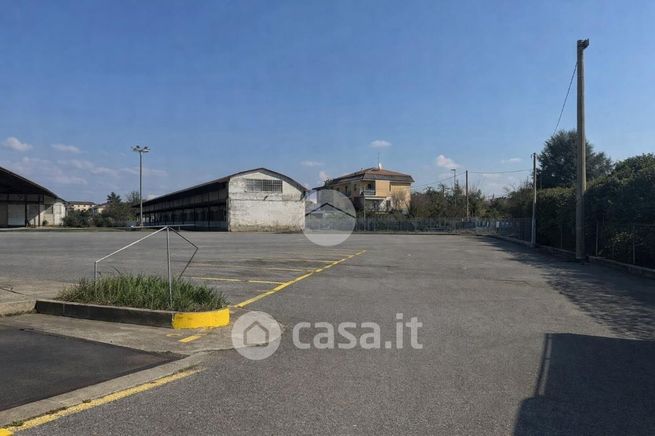 Capannone in commerciale in Via Antonio Locatelli