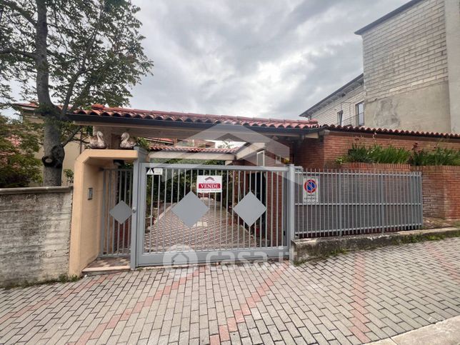 Casa indipendente in residenziale in Via Conte Rosso