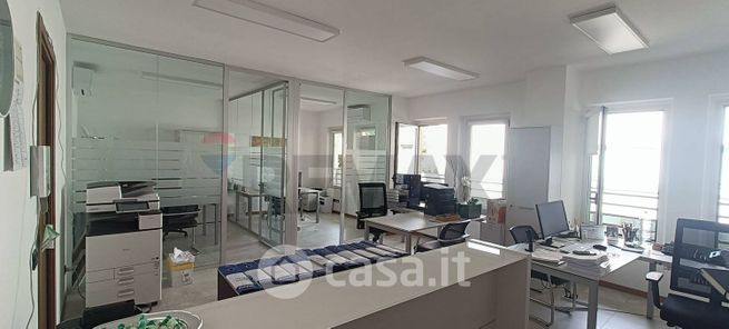 Ufficio in commerciale in 