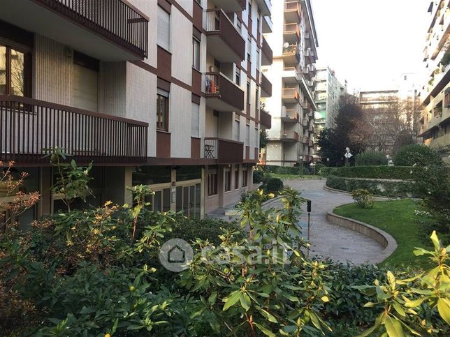 Ufficio in commerciale in Via Giuseppe Frua 22