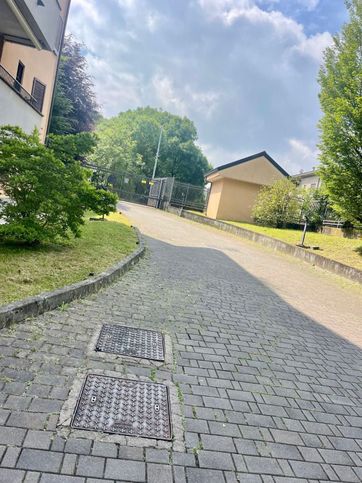 Box/posto auto in residenziale in Via San Bovio 4