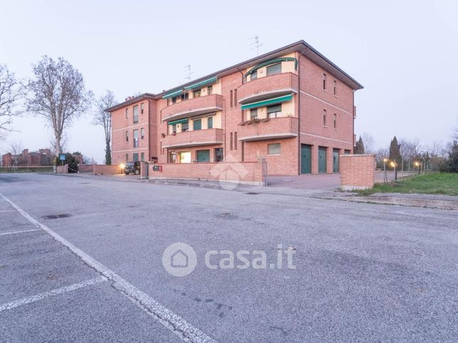 Casa bi/trifamiliare in residenziale in Via Comacchio 1105