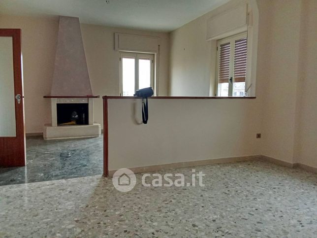 Appartamento in residenziale in Via Roberto d'Angiò 36