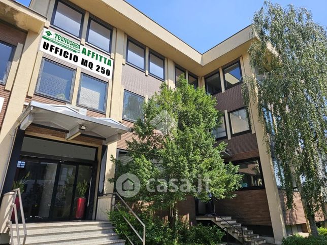 Ufficio in commerciale in Via 1 Maggio 25