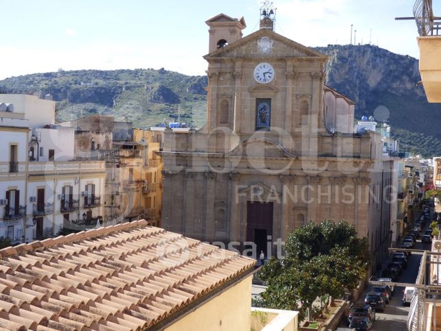 Appartamento in residenziale in Via Gregorietti