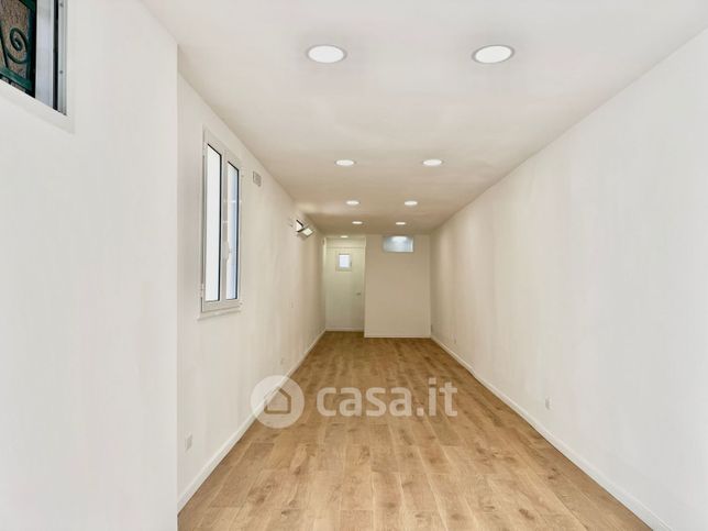 Negozio/locale commerciale in commerciale in Via di Niso 28