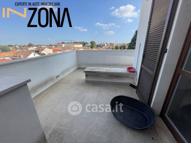 Appartamento in residenziale in Via V. Alfieri 36