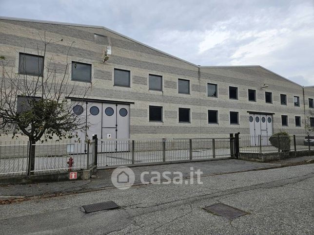 Capannone in commerciale in Via dell'Artigianato