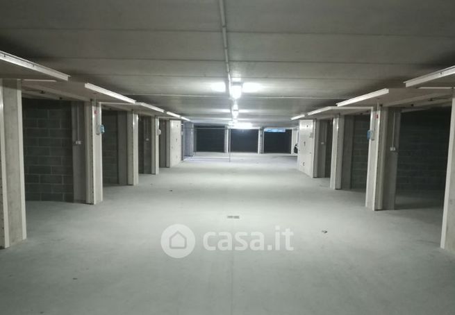 Garage/posto auto in residenziale in Via Lavoratori Autobianchi 1