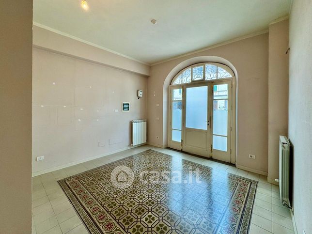 Capannone in commerciale in Via Sarzanese