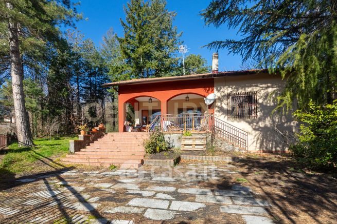 Villa in residenziale in Via della Regione 70
