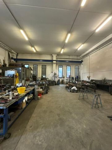 Capannone in commerciale in Via Telgate 36