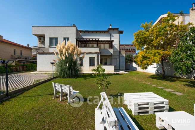 Casa indipendente in residenziale in Via Sulmona 5