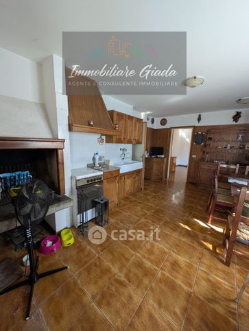Casa indipendente in residenziale in 