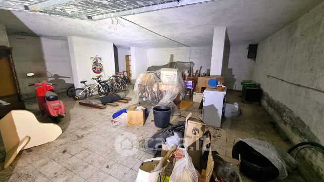 Box/posto auto in residenziale in Via dei Platani