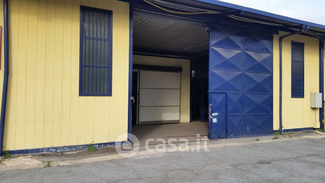 Capannone in commerciale in Via Pietro Crostarosa 2 /4