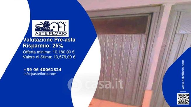 Box/posto auto in residenziale in Via Tenna 46