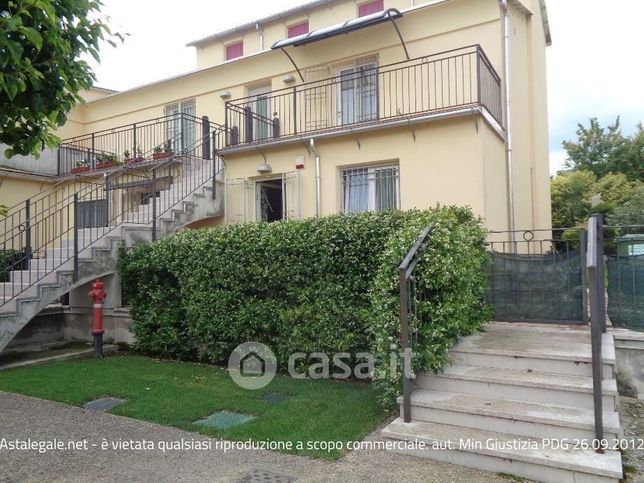 Casa indipendente in residenziale in Via Corobbi 7