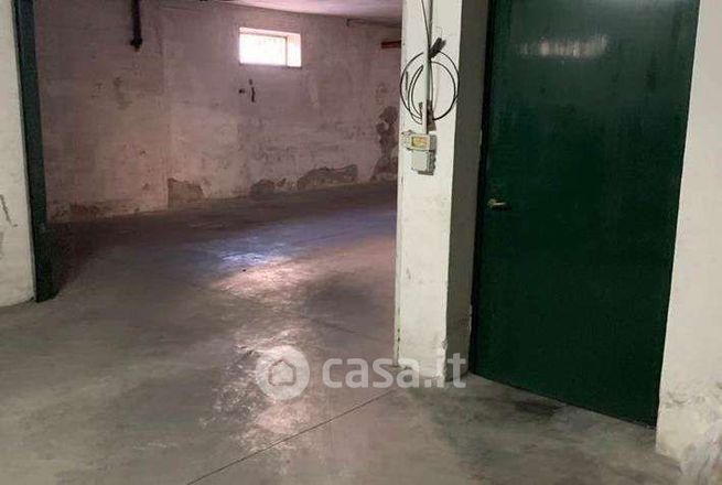 Box/posto auto in residenziale in Via F. Turati 6