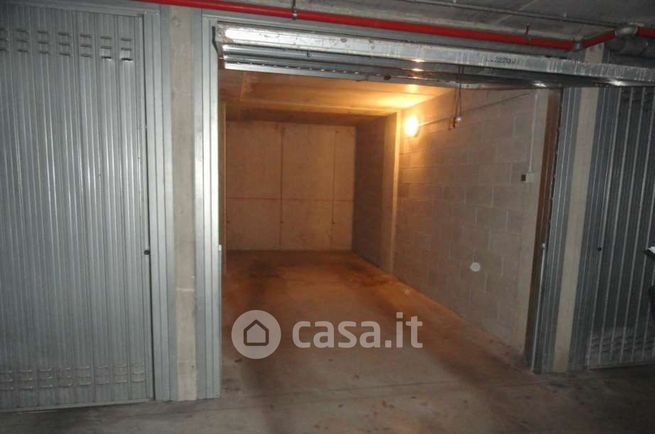 Box/posto auto in residenziale in Via Italia