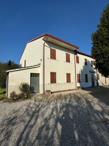 Casa indipendente in residenziale in Via Chiesa di Bresega 5