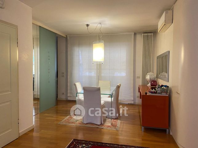 Appartamento in residenziale in Via Castelmenardo