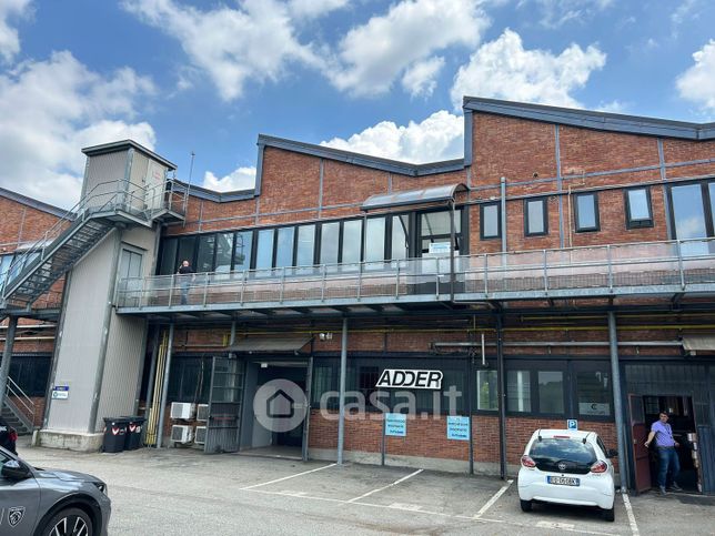 Capannone in commerciale in Via Rivalta 23