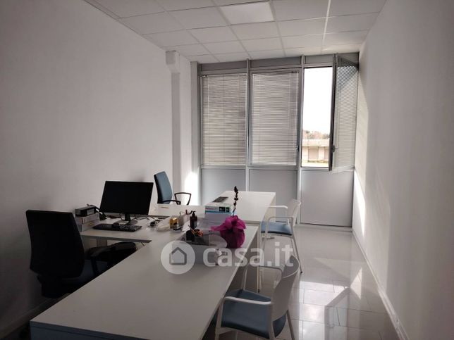 Ufficio in commerciale in Via Gioacchino Volpe