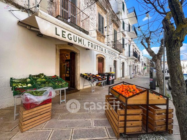 Attività/licenza (con o senza mura) in commerciale in Via Camillo Benso Conte di Cavour