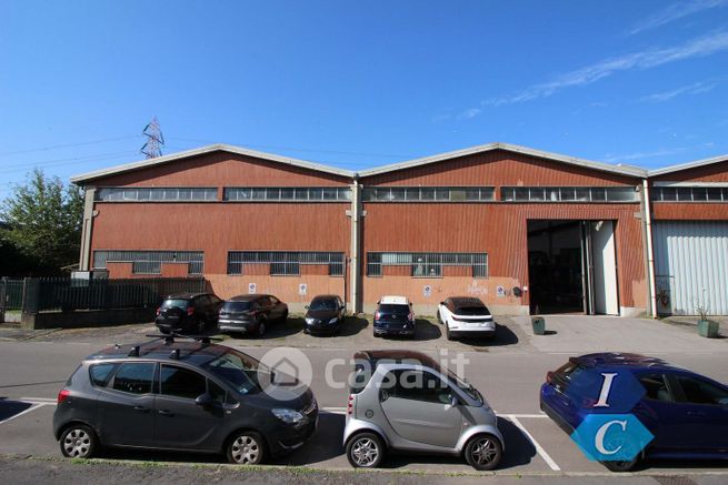 Capannone in commerciale in Via Stravella