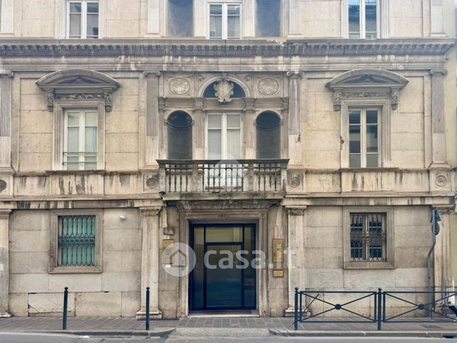 Ufficio in commerciale in Via Fratelli Porcellaga 3