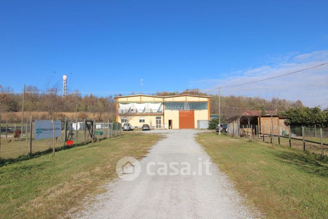 Capannone in commerciale in Via Langhe 96