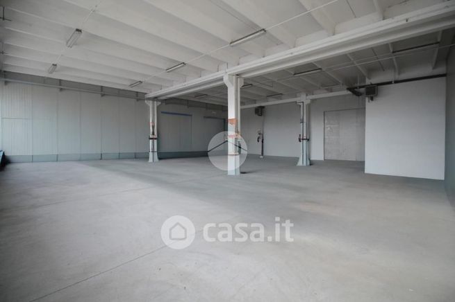 Capannone in commerciale in Via M. Baiettini 1