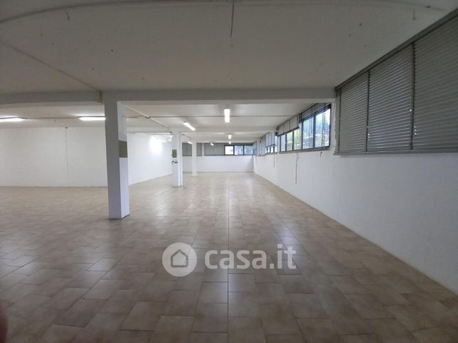 Capannone in commerciale in Via Leopoldo Giuntini