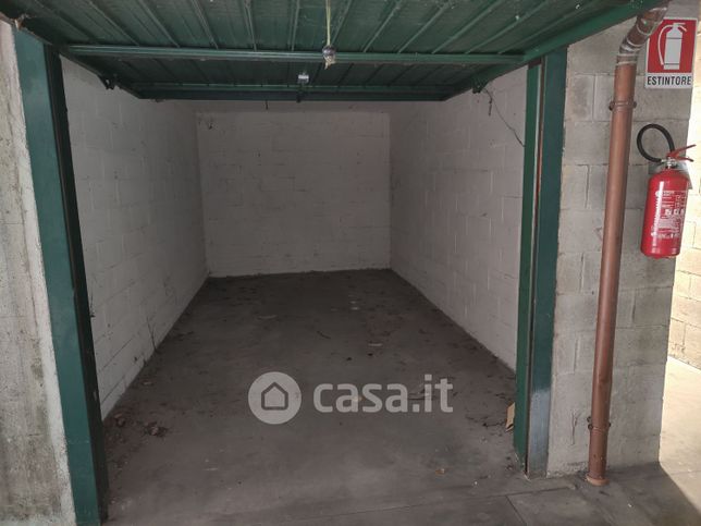 Box/posto auto in residenziale in Via Ortigara 8