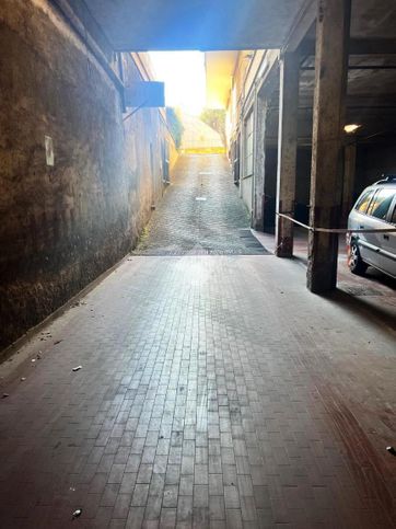 Box/posto auto in residenziale in Via Emma Perodi 1